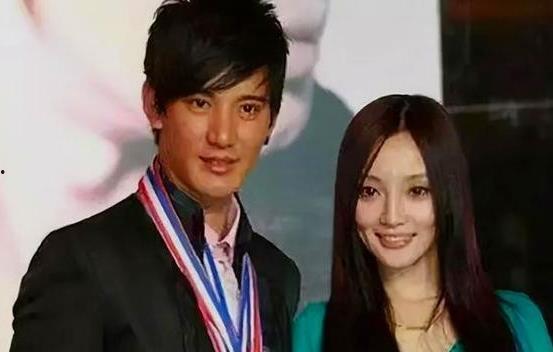 何珊珊前男友爆料分手视频,视频曝光惊人内幕  第3张